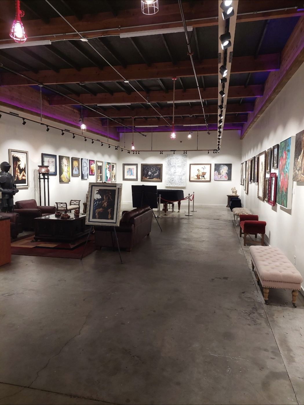 Art gallery TI - track lighting and LED cove over exhibition walls